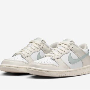 Nike Dunk Low Women’s Big Kids NWT White Silver Grey Nude (4Y, W5.5)